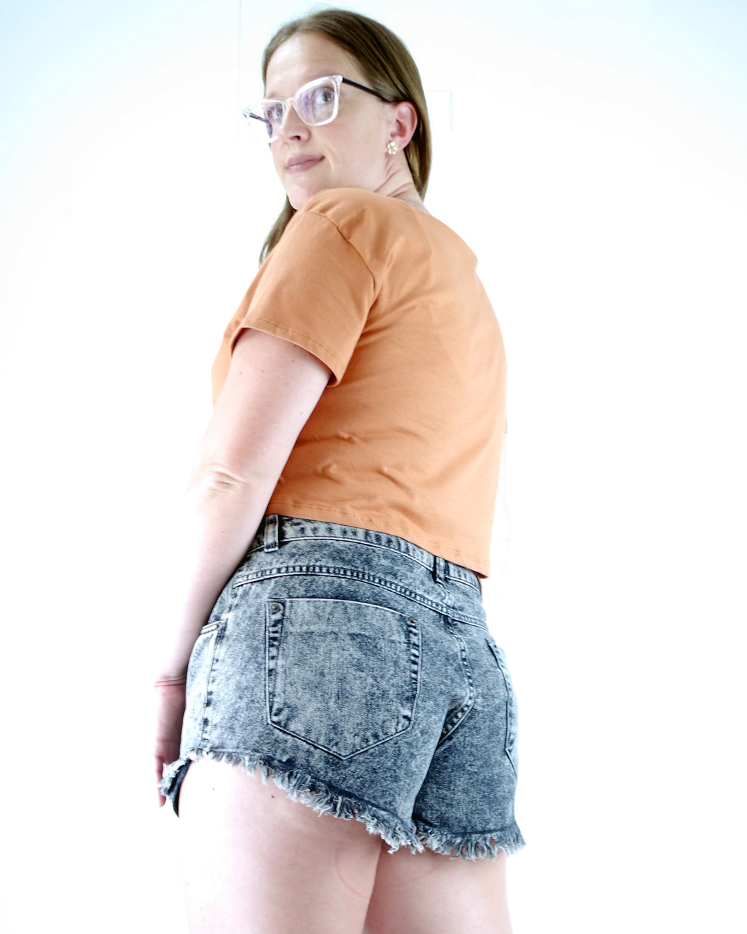 Camiseta Cropped Básica Manga Curta Marrom