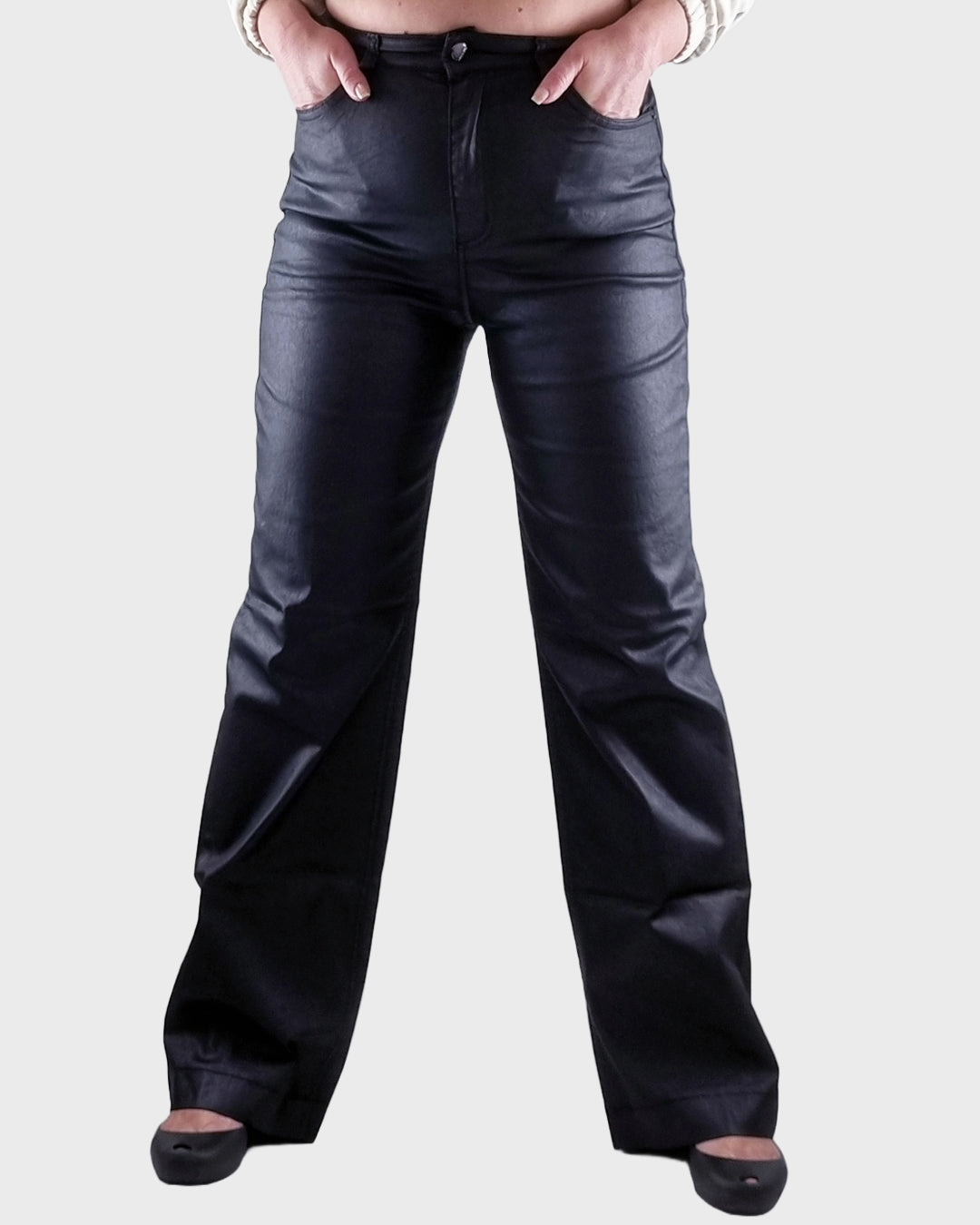 Calça Resinada Wide Leg Flare Preta – Cintura Alta