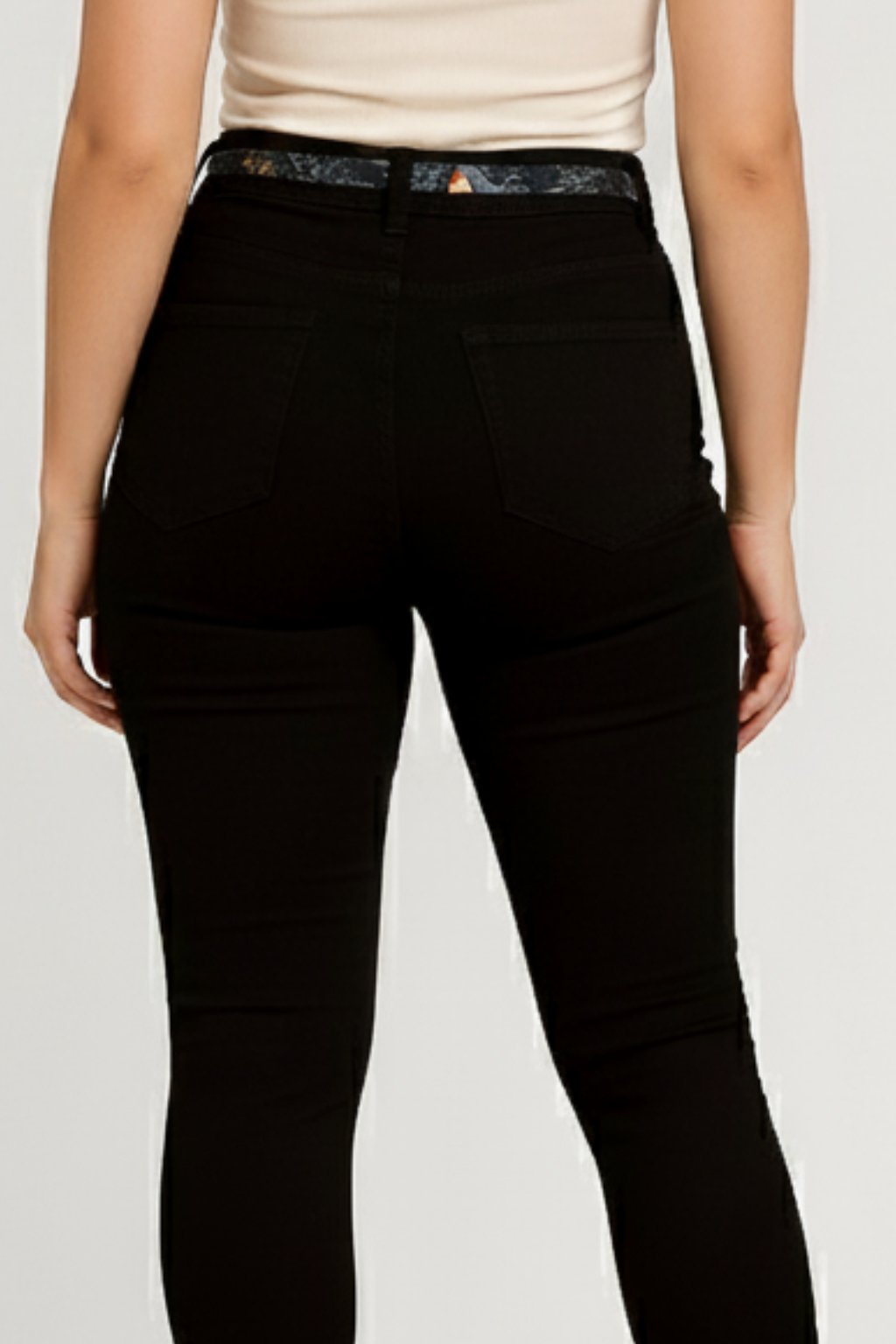 Calça Skinny Jeans Preta Cintura Alta com Cinto – Oppnus Cigarrete