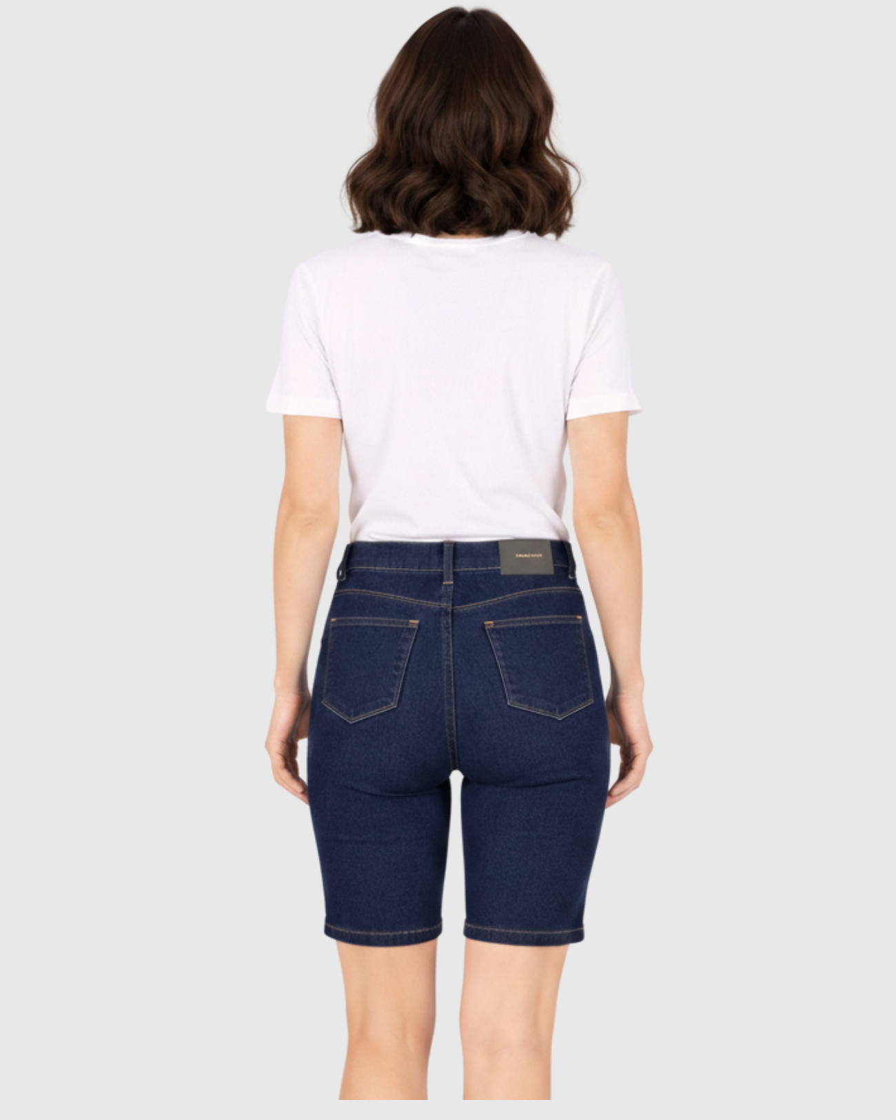 Bermuda Jeans Feminina Oppnus Cintura Alta até o Joelho