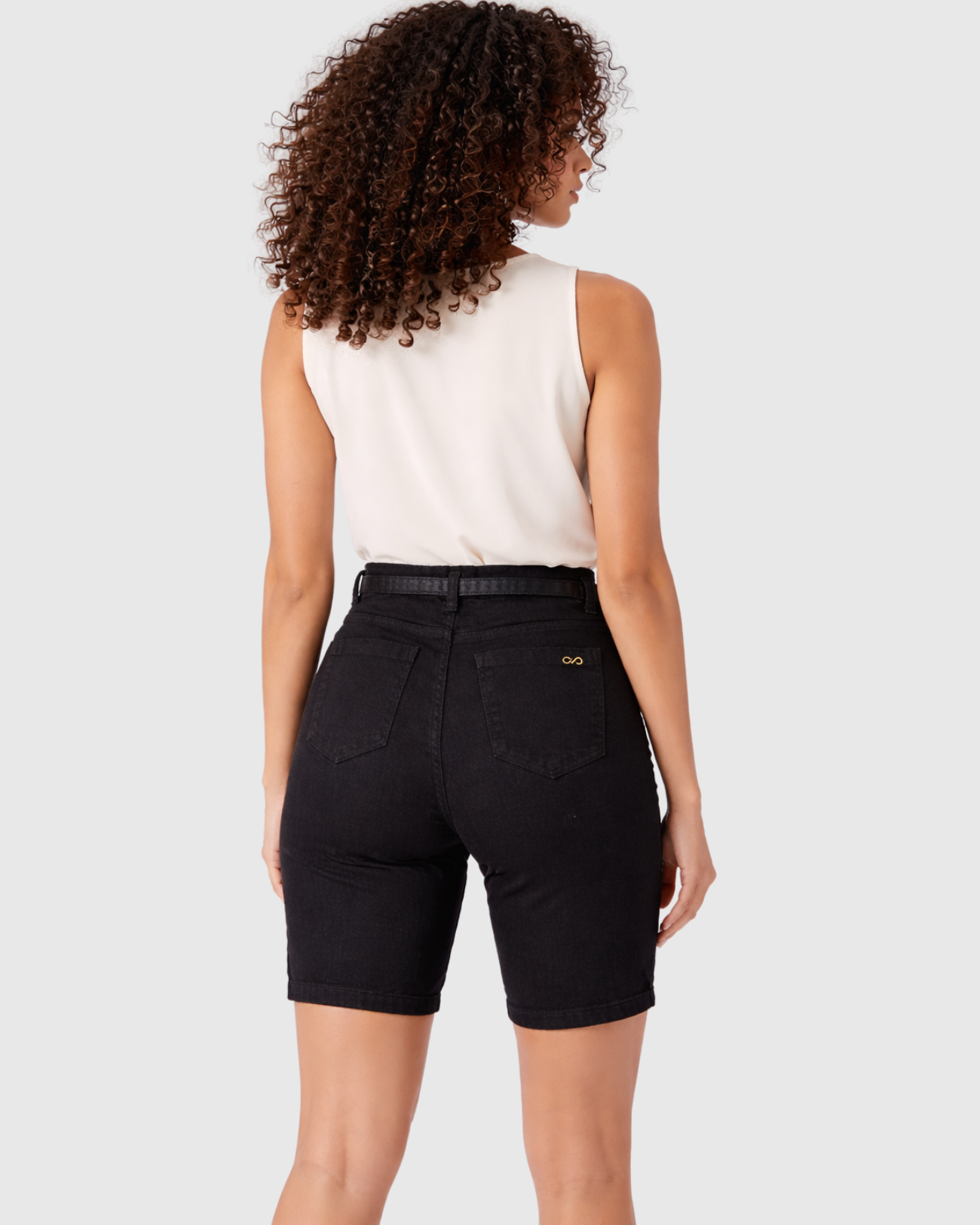 Bermuda Jeans Preta Cintura Alta com Cinto - Oppnus Feminina