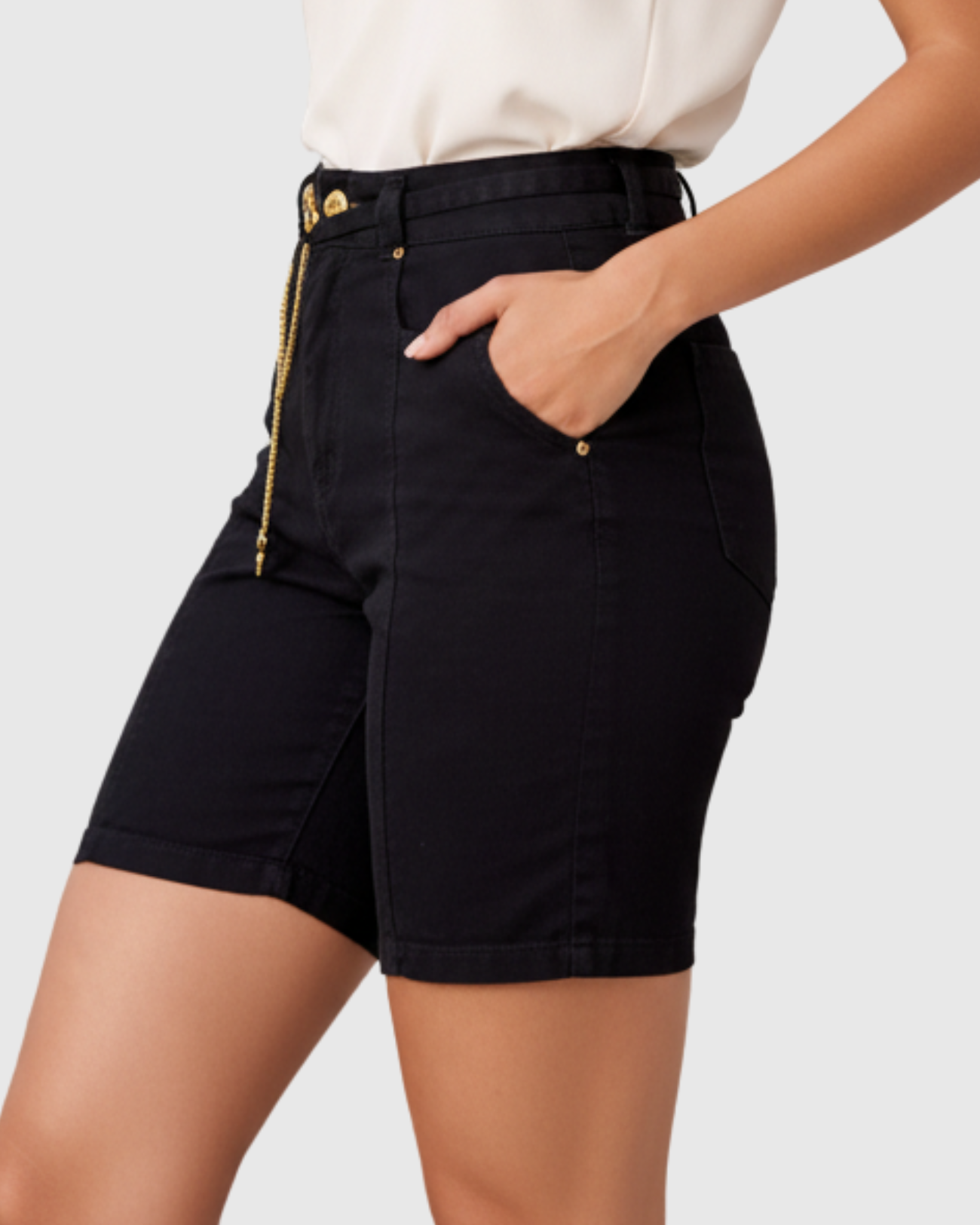 Bermuda Jeans Preta Cintura Alta com Cinto - Oppnus Feminina