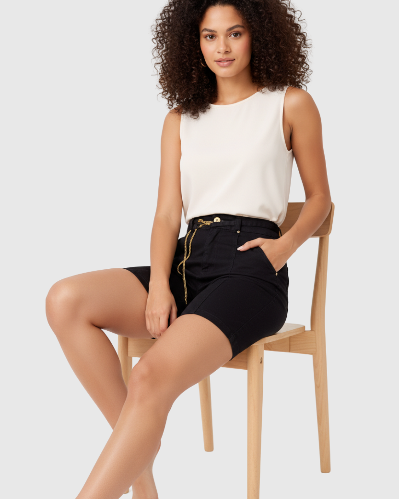 Bermuda Jeans Preta Cintura Alta com Cinto - Oppnus Feminina