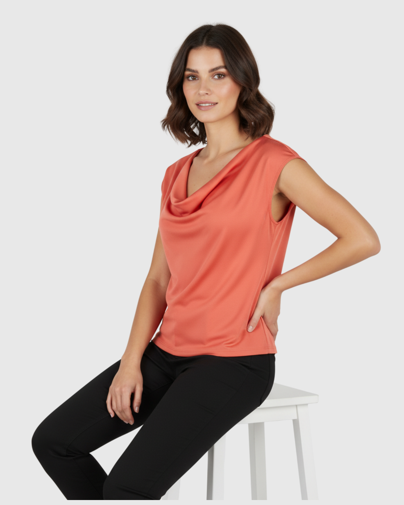 Blusa Laranja Feminina Marialícia com Gola Drapeada (Gola Boba)