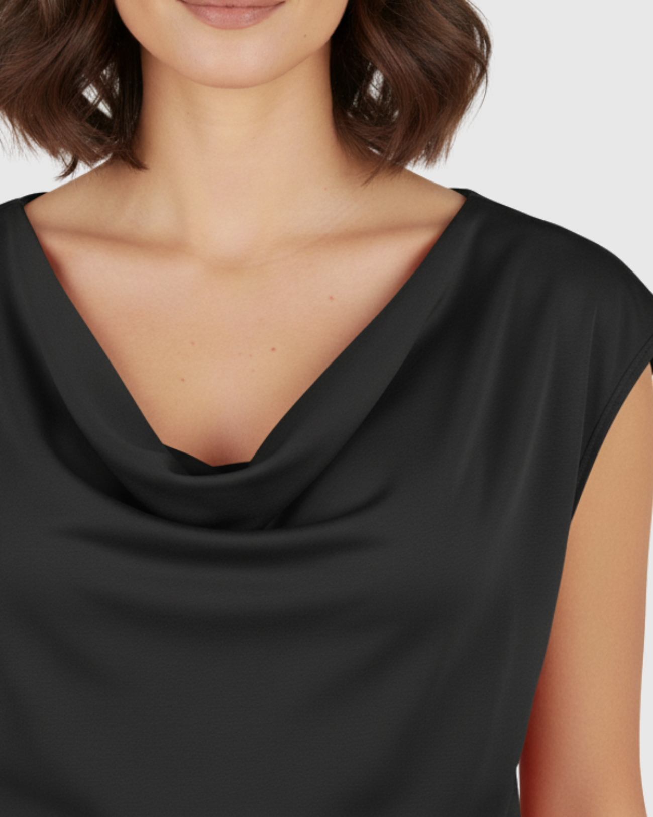 Blusa Preta Feminina Marialícia com Gola Drapeada (Gola Boba) -