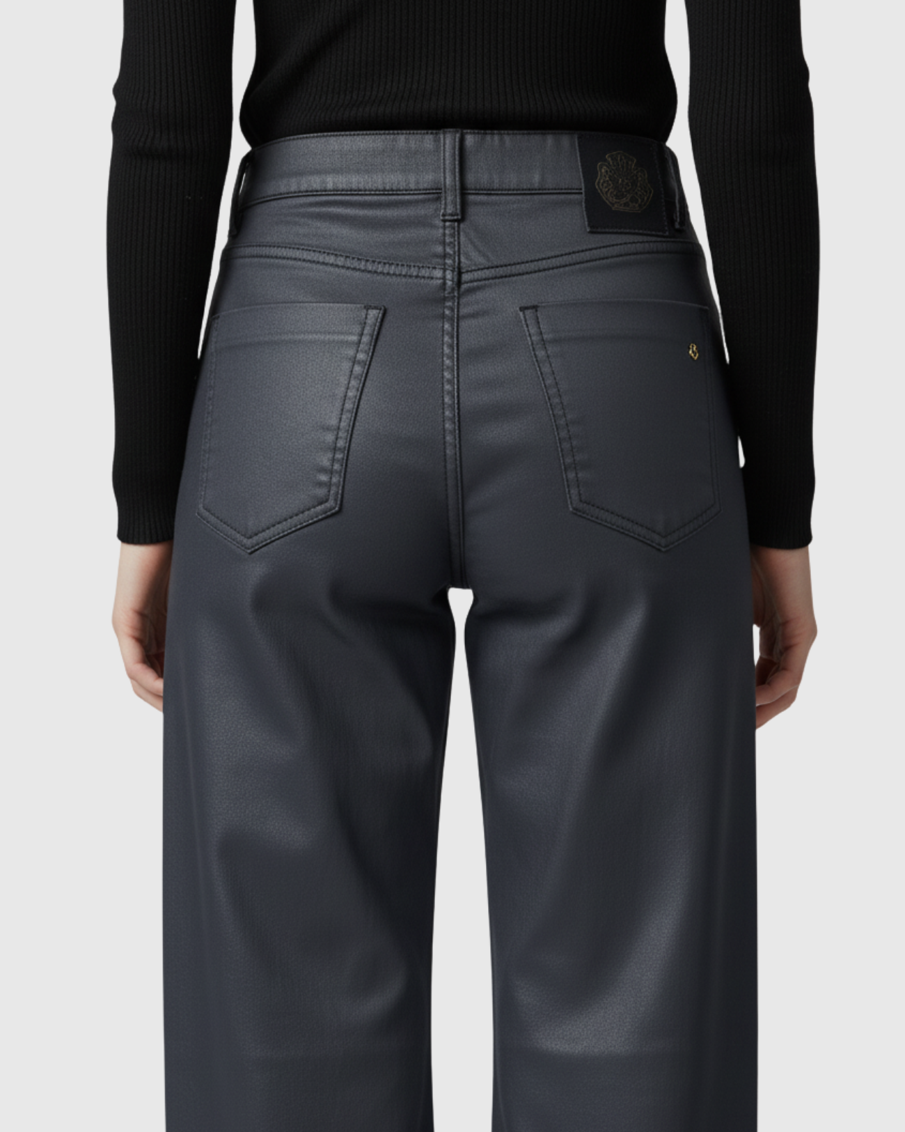 Calça Resinada Preta Feminina Wide Leg Flare com Cintura Alta