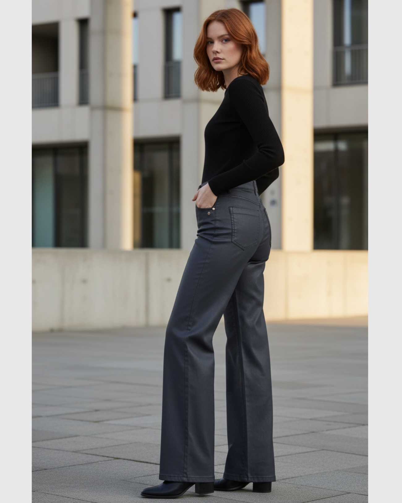 Calça Resinada Preta Feminina Wide Leg Flare com Cintura Alta