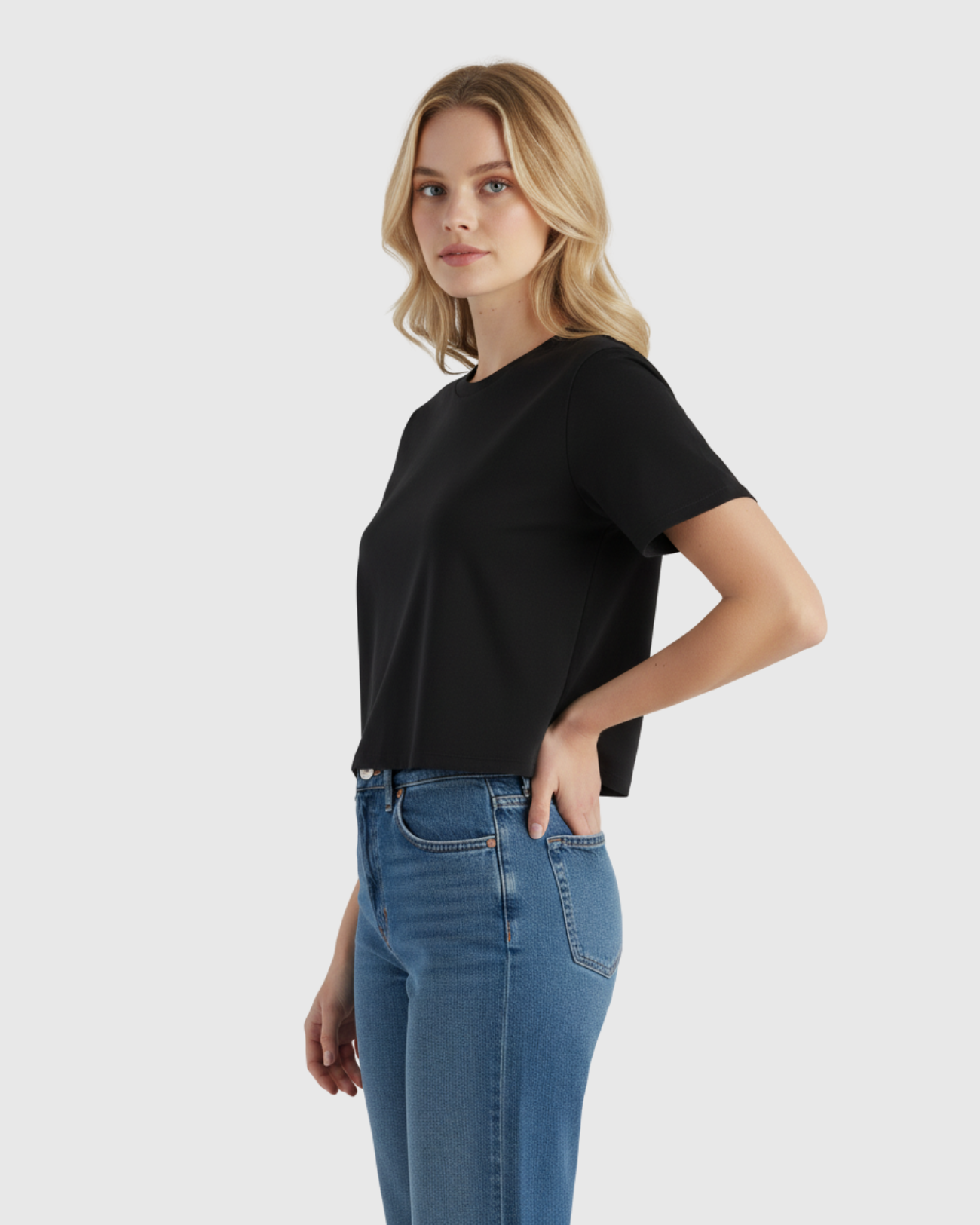 Camiseta Cropped Básica Feminina Preta em Algodão – Marialícia -