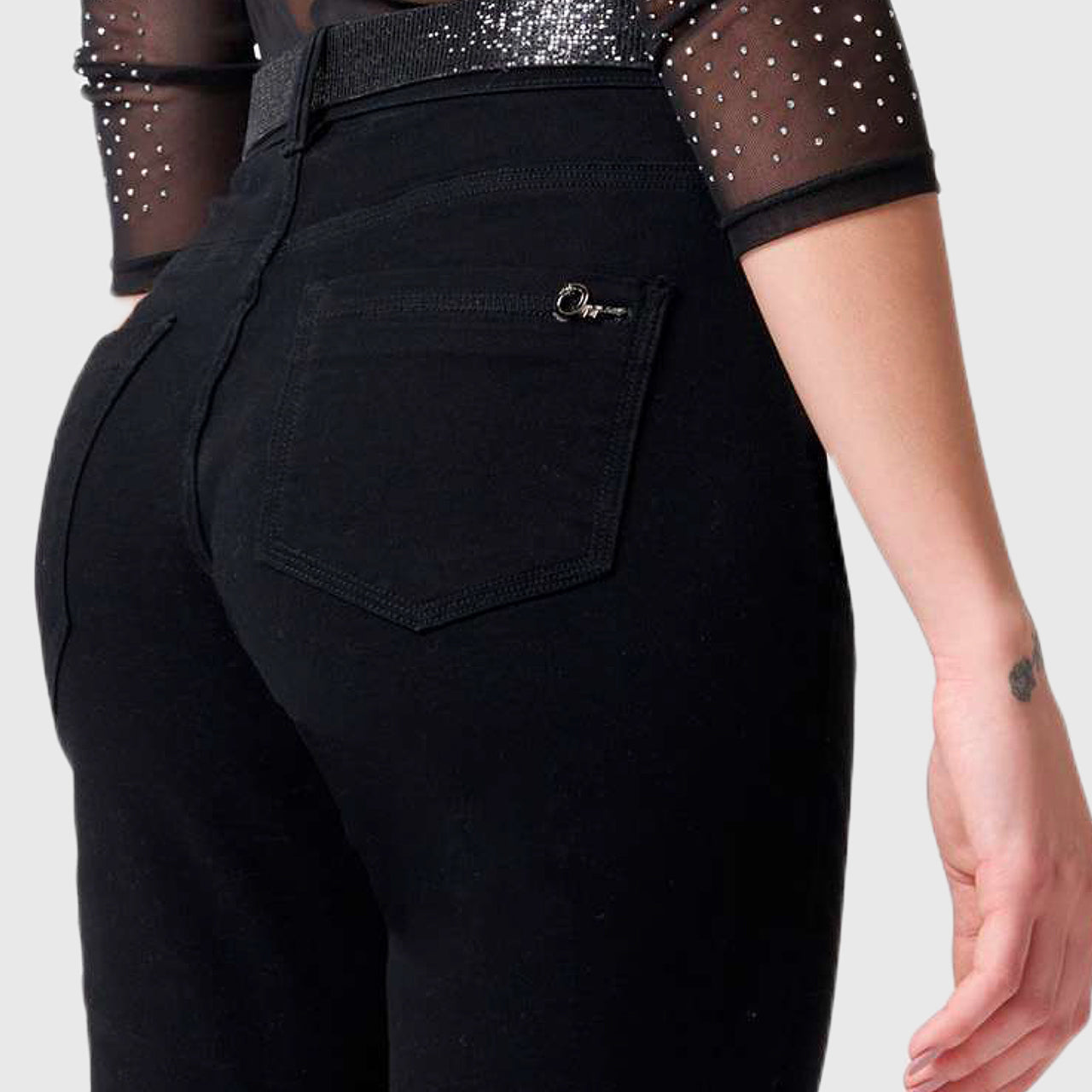 Calça Cintura Alta Oppnus Cigarrete Skinny Jeans Preta -